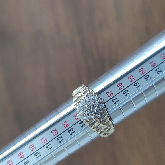 I0k Solid  Yellow Gold diamond ring - Picture 6 of 9